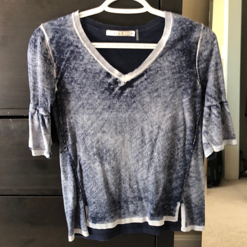 Blue and white short sleeve top